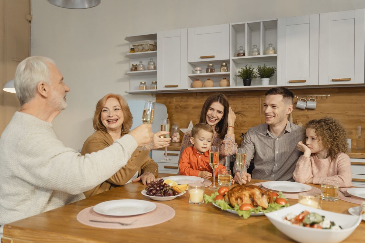 Evde kutlanan aile ziyareti