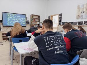 Maarif Modeli kapsamında sınıfta çalışan öğrenciler