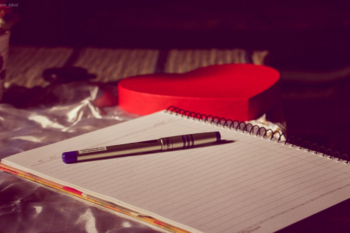 Sınav hazırlığı için defter ve kalem