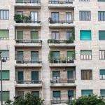 Apartman binalari ve balkonlar