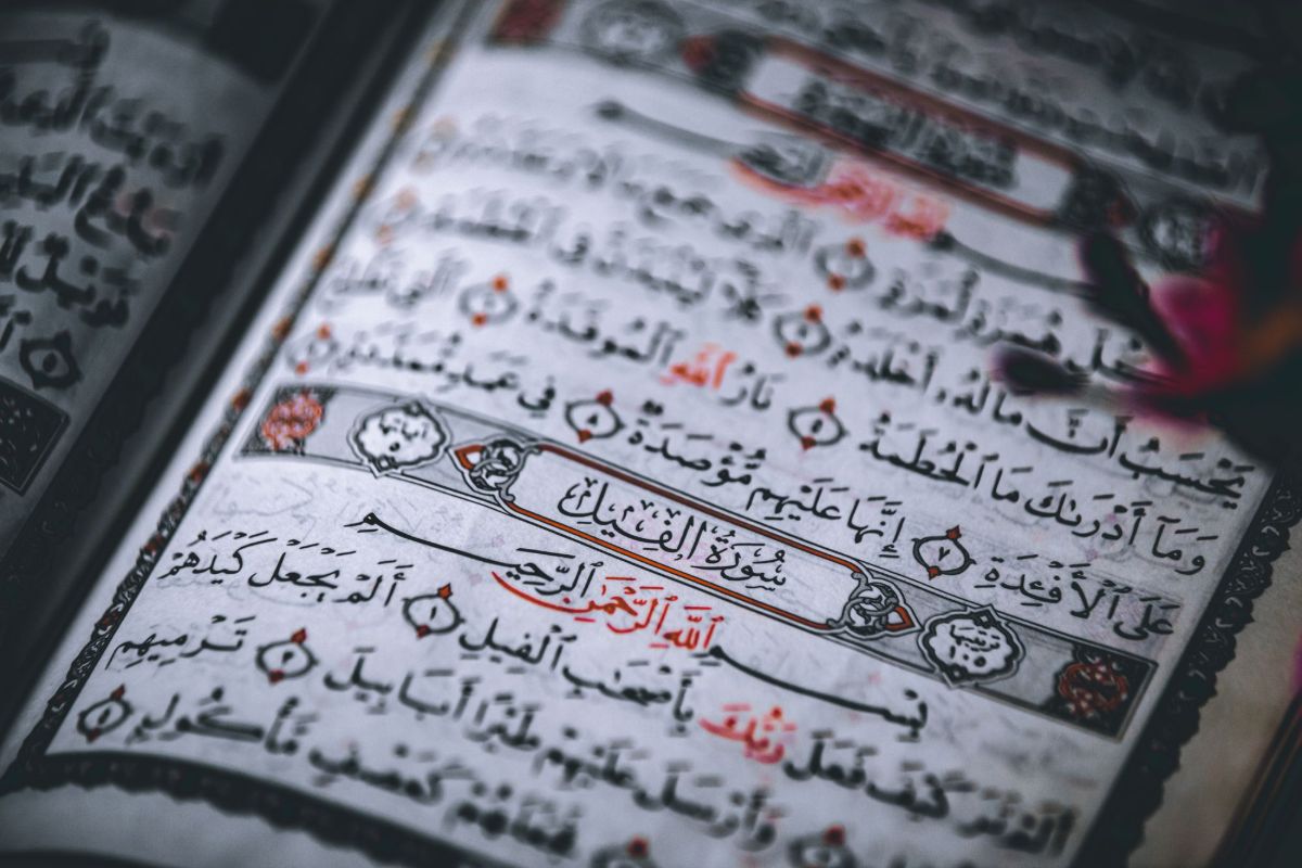 Kur'an sayfaları ve İslami hat sanatı