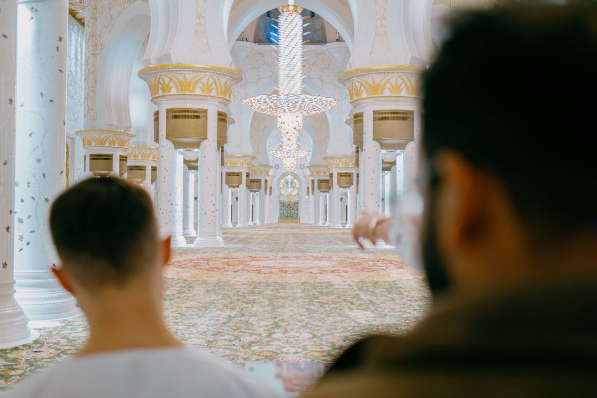 Cami ici ve namaz kılma